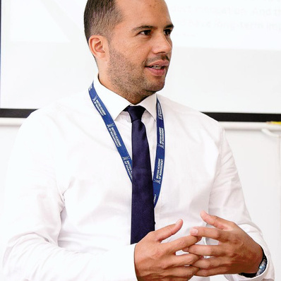 Dr Julian Riano